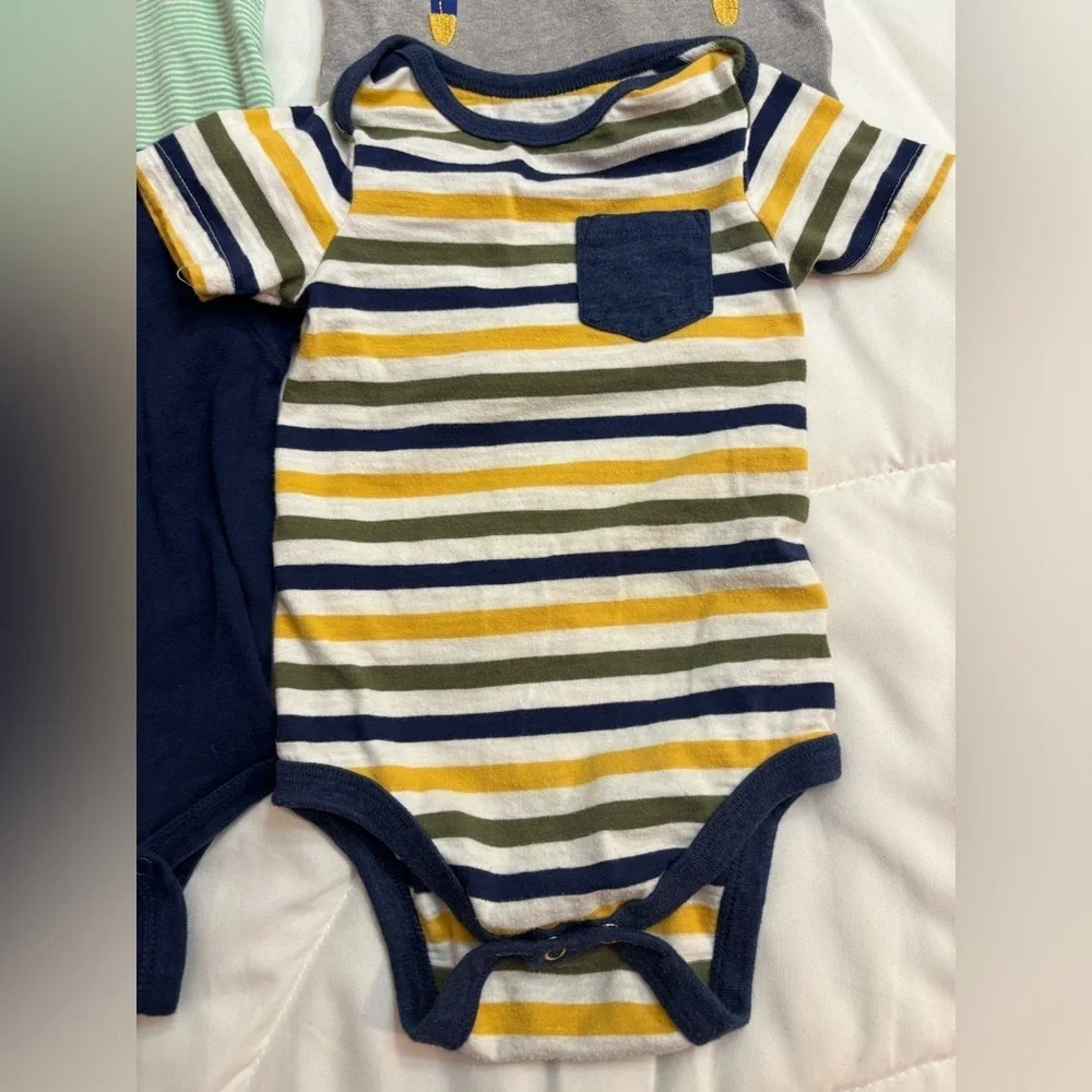 Bundle of 4 Multicolor Bodysuits Set 12 months with snaps